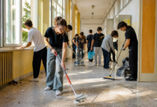 Scuola occupata Napoli: gli studenti la ripuliscono dopo la protesta